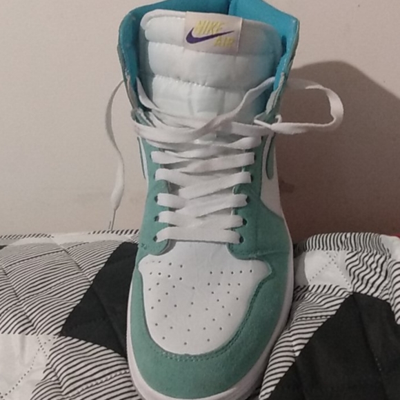 Retro Jordan One - Picture 2 of 6